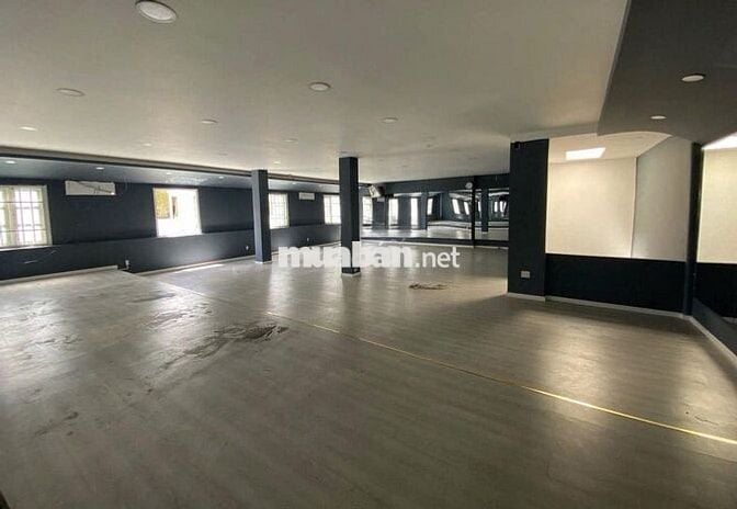 NHÀ MT CỘNG HÒA ĐOẠN ĐẸP. DT: 10X40M. TRỆT 1 LẦU TRỐNG SUỐT