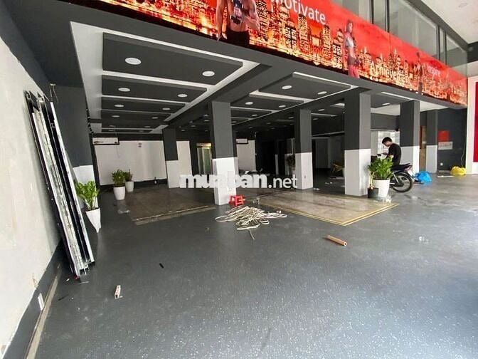NHÀ MT CỘNG HÒA ĐOẠN ĐẸP. DT: 10X40M. TRỆT 1 LẦU TRỐNG SUỐT