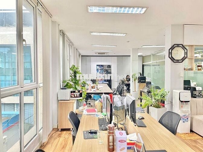 Cho thuê văn phòng tại Giang Văn Minh sàn 65m2 đẹp mới 100% giá rẻ