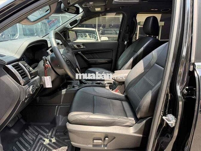 Ford Everest Titanium 2 Cầu 2020 Đen 34.000 Km