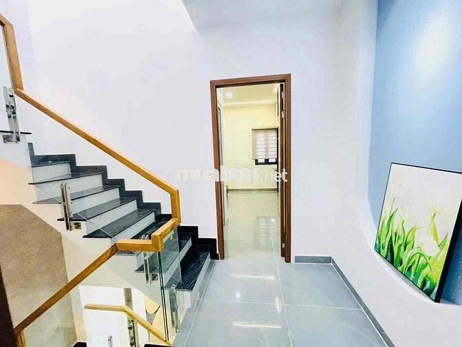 nhà mới xây 5 tầng sẵn nội thất cơ bản gần chợ Bình Thành