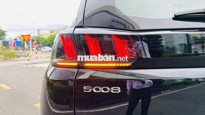 Peugeot 5008 1.6 Premium 2022 Đen 20.000 Km