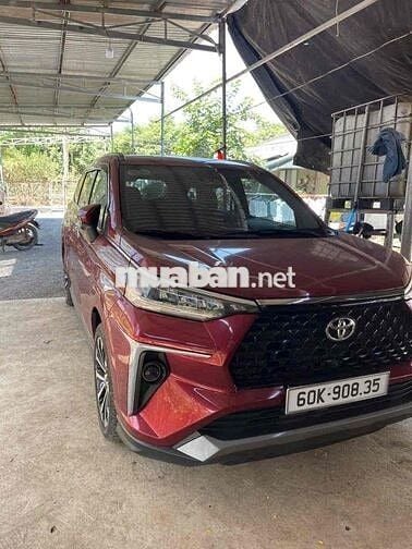 Toyota Veloz Cross 7 chỗ màu Đỏ