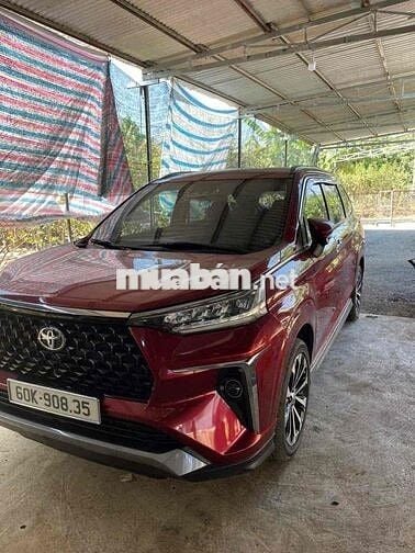 Toyota Veloz Cross 7 chỗ màu Đỏ