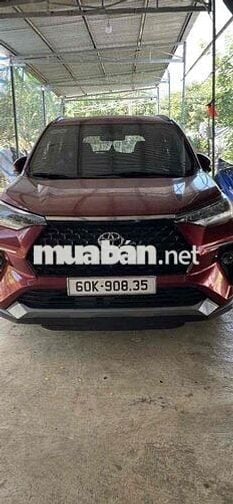 Toyota Veloz Cross 7 chỗ màu Đỏ