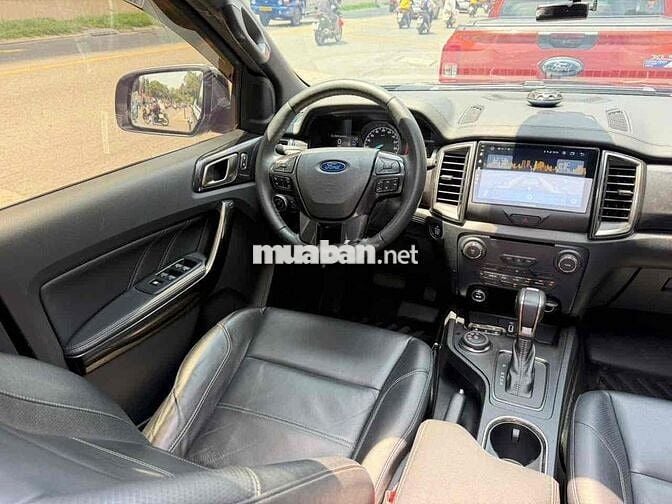 Ford Everest Titanium 2 Cầu 2020 Đen 34.000 Km