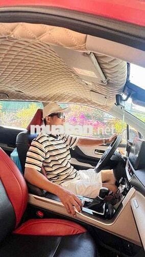 Toyota Veloz Cross 7 chỗ màu Đỏ