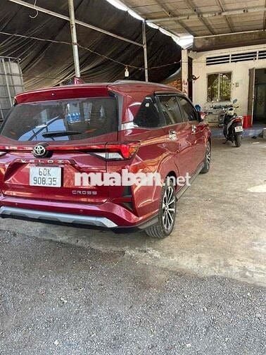 Toyota Veloz Cross 7 chỗ màu Đỏ