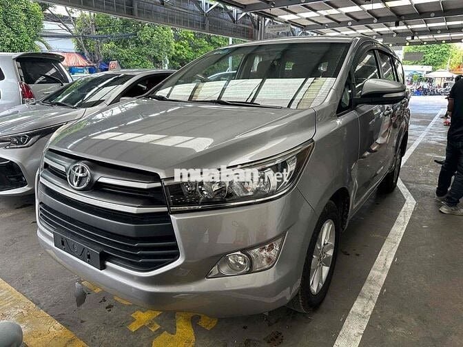 Toyota Innova 2.0E 2017 Số sàn Bạc
