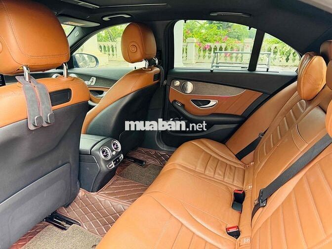 Mercedes-Benz C300 AMG 2019 Full Options Đen