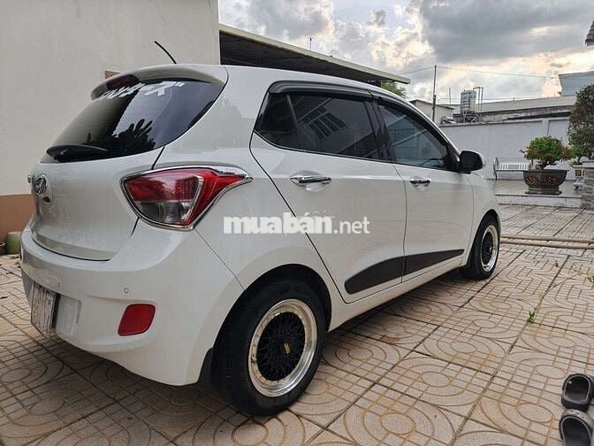 Hyundai i10 1.0 Tự Động 2015 Trắng