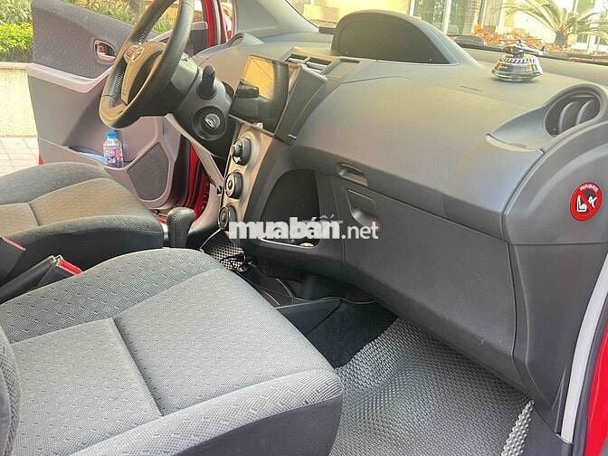 Toyota Yaris 1.5G 2013 màu đỏ