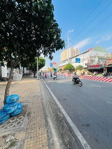 Bán gấp nhà Góc 2 MT Lạc Long P5 Q11 DT 4 x15m KC 4 Tầng giá 16 tỷ