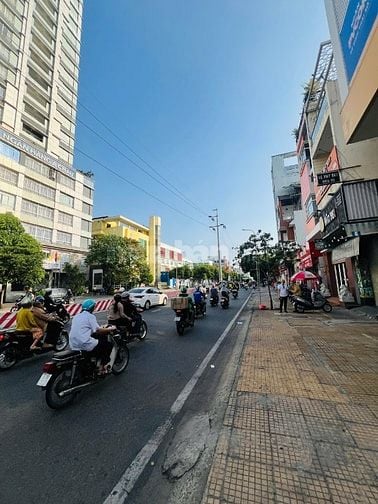 Bán gấp nhà Góc 2 MT Lạc Long P5 Q11 DT 4 x15m KC 4 Tầng giá 16 tỷ