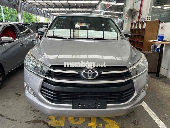 Toyota Innova 2.0E 2017 Số sàn Bạc