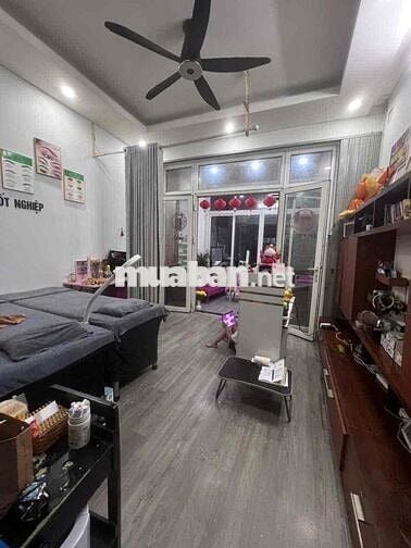 Nhà rộng rãi MT đường Tân Hải P13 Tân Bình - 1 trệt 1 lầu còn Mới