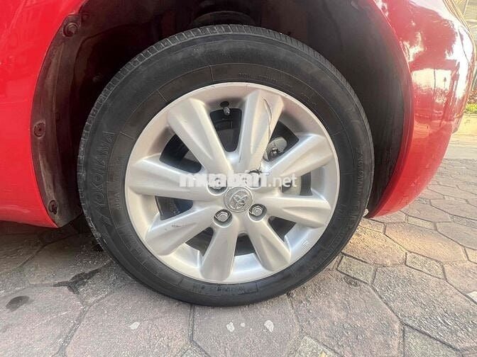 Toyota Yaris 1.5G 2013 màu đỏ
