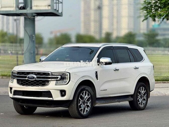 Ford Everest Titanium 1 cầu 2022 Trắng 4.9 vạn mil