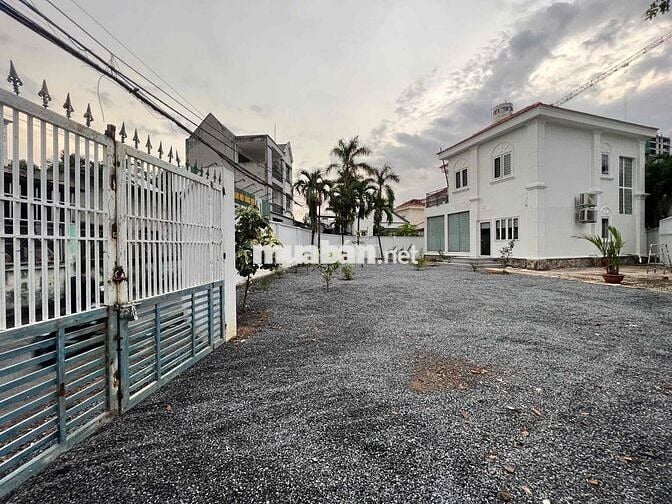 Cho Thuê Biệt Thự Vườn 550m2 - P.Long Bình Tân - Giá: 15tr
