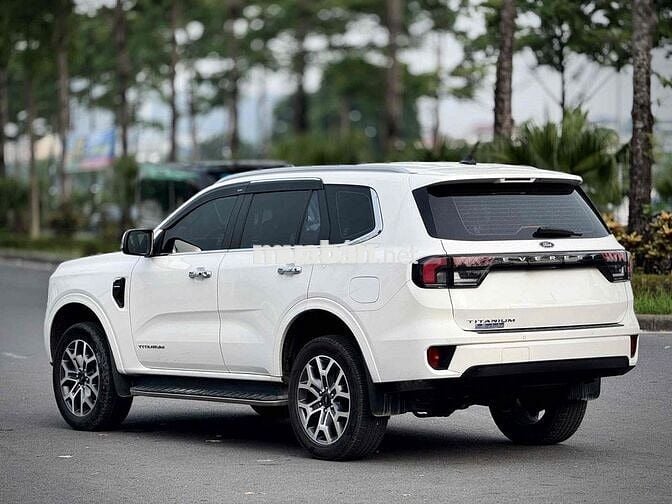 Ford Everest Titanium 1 cầu 2022 Trắng 4.9 vạn mil