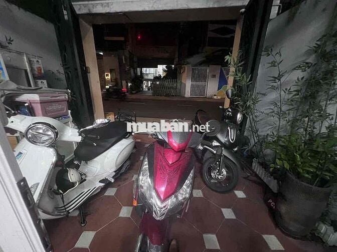 Nhà rộng rãi MT đường Tân Hải P13 Tân Bình - 1 trệt 1 lầu còn Mới