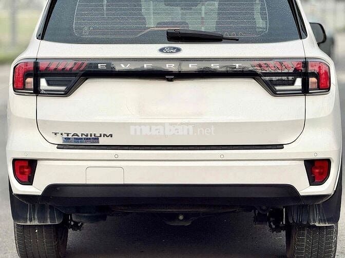 Ford Everest Titanium 1 cầu 2022 Trắng 4.9 vạn mil