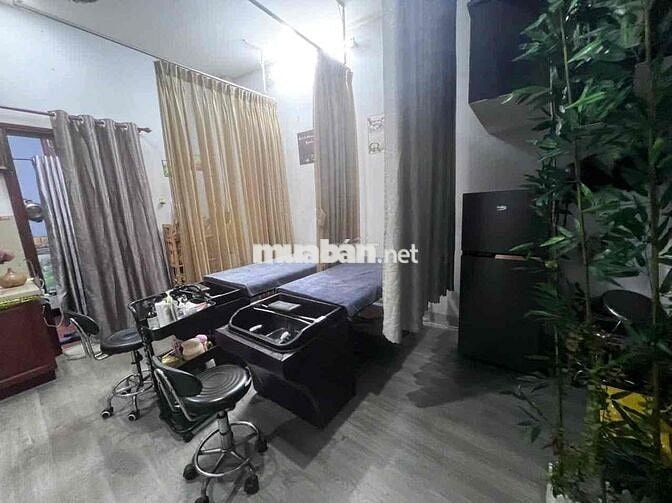 Nhà rộng rãi MT đường Tân Hải P13 Tân Bình - 1 trệt 1 lầu còn Mới