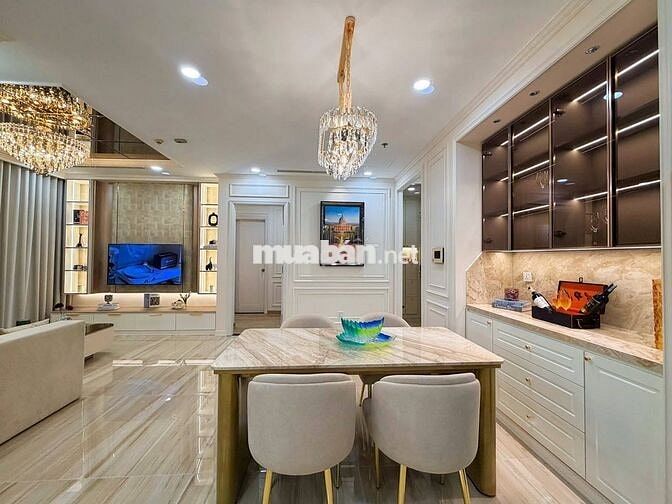 Bán gấp căn 2PN 10 tỷ, 82m2, toà Landmark, Có sổ tại Vinhomes Central
