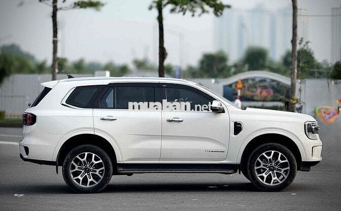 Ford Everest Titanium 1 cầu 2022 Trắng 4.9 vạn mil