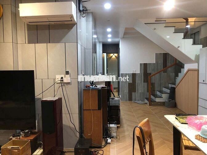 Bán nhà hẻm Phạm Thế Hiển Phường Bình Đông (Phường 6 Quận 8 cũ).