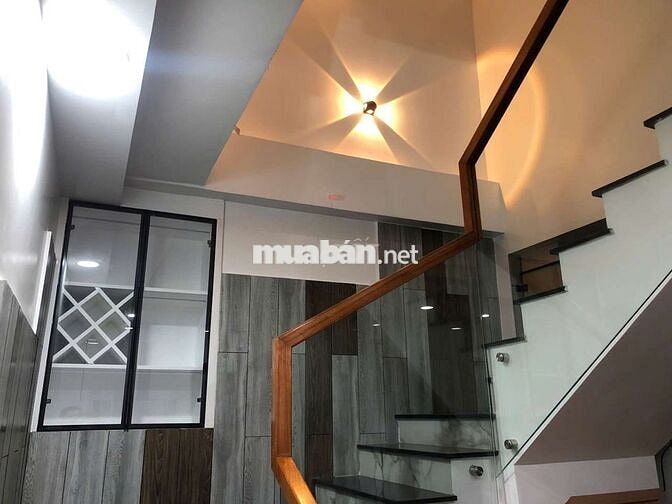 Bán nhà hẻm Phạm Thế Hiển Phường Bình Đông (Phường 6 Quận 8 cũ).