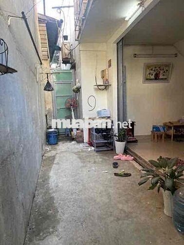 Bán nhà Bình Trị Đông 32m2, 4x8m, 2 tầng, 2pn, sổ hr, hẻm thông thoáng