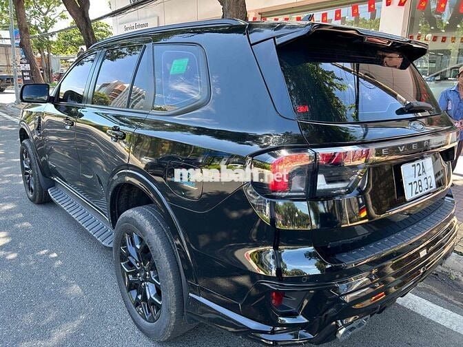 Ford Everest 2023 Đen 7 chỗ SUV