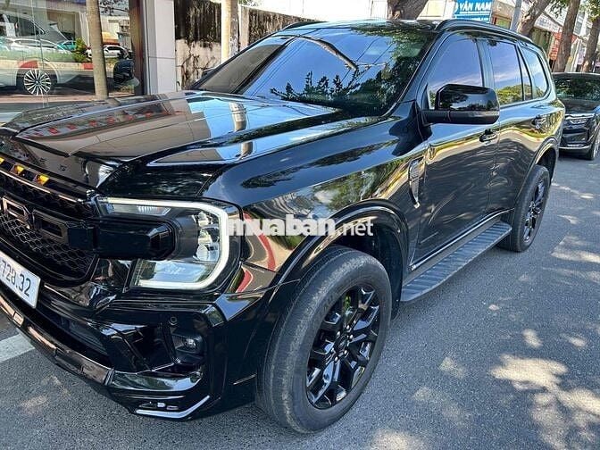 Ford Everest 2023 Đen 7 chỗ SUV