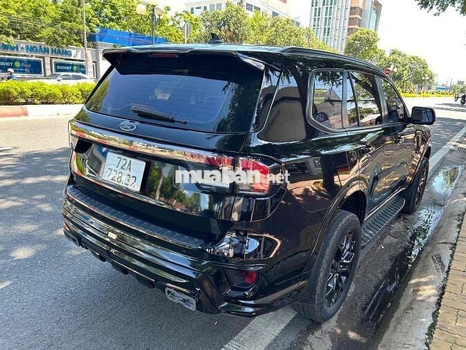 Ford Everest 2023 Đen 7 chỗ SUV
