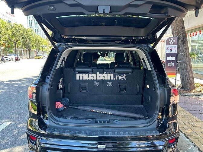 Ford Everest 2023 Đen 7 chỗ SUV