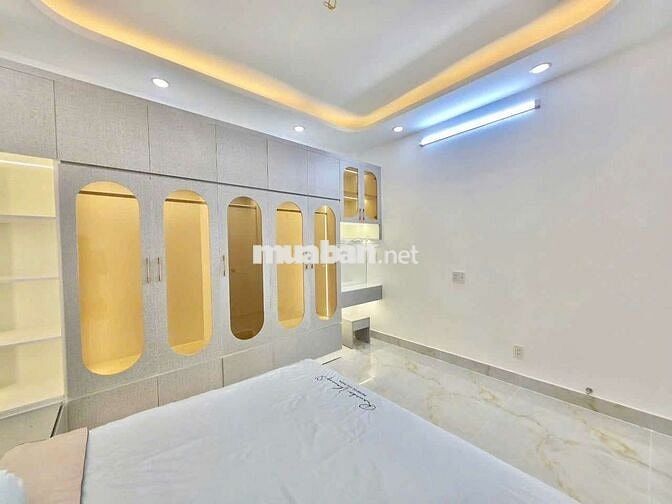 nhà mặt tiền đường hẻm 3 tỷ 900 triệu