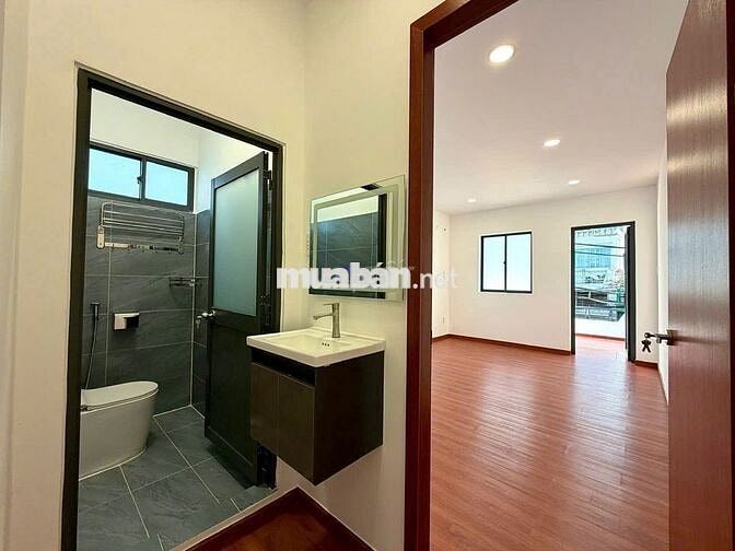 NHÀ MỚI NGAY  MẶT TIỀN KINH DOANH ĐA NGÀNH NGHỀ_ XE HƠI ĐẬU TRONG NHÀ