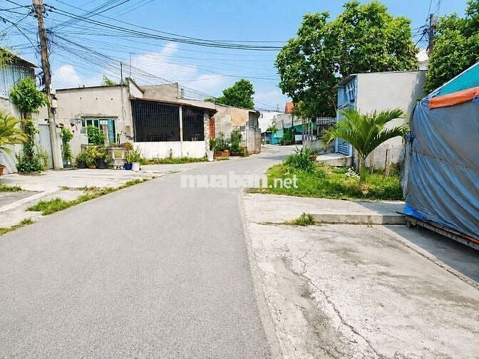 Tân Phú Trung, Củ Chi 5,5x26m2 có 72m2 thổ, đường nhựa, Giá bán 2,3 tỷ