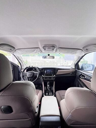 Isuzu MU-X  7 chỗ / 2025 / Màu xám