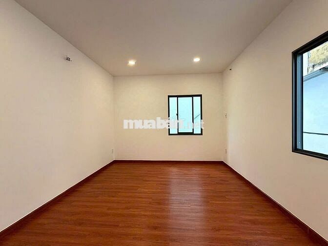 NHÀ MỚI NGAY  MẶT TIỀN KINH DOANH ĐA NGÀNH NGHỀ_ XE HƠI ĐẬU TRONG NHÀ