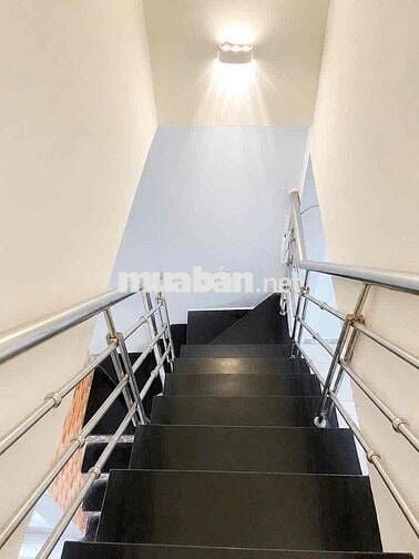 NHÀ GẦN QUẬN 7, CÁCH 10M ĐẾN HẺM XE HƠI