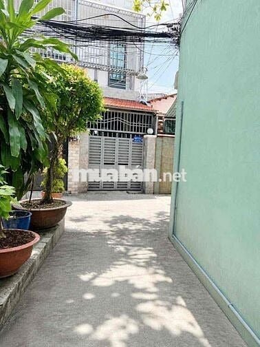 NHÀ GẦN QUẬN 7, CÁCH 10M ĐẾN HẺM XE HƠI