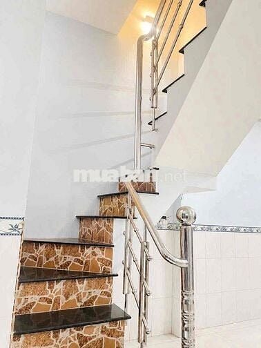 NHÀ GẦN QUẬN 7, CÁCH 10M ĐẾN HẺM XE HƠI