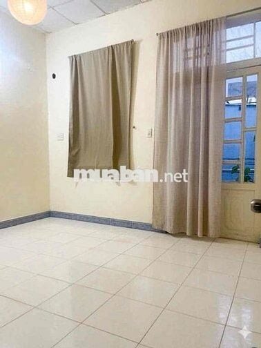 NHÀ GẦN QUẬN 7, CÁCH 10M ĐẾN HẺM XE HƠI