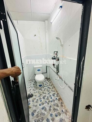 PHÒNG MỚI _ Có máy lạnh, Nhà xe _ Gần Ngã tư ga