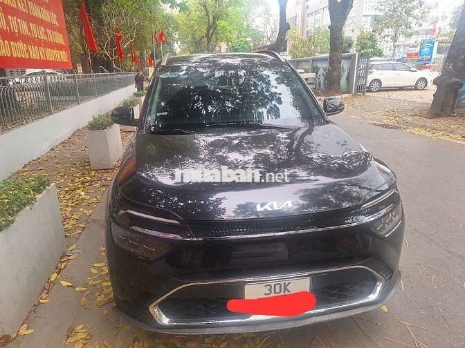 Kia Carens Luxury 1.5 2023 Đen 7 chỗ