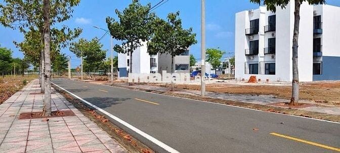Cần bán lô đất ngay VSIP2 mặt tiền đường DT742 50m sổ sẵn, dân cư đông