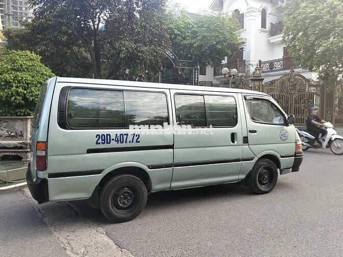 Toyota Hiace tải van