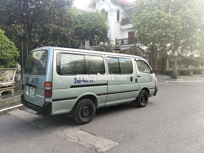 Toyota Hiace tải van